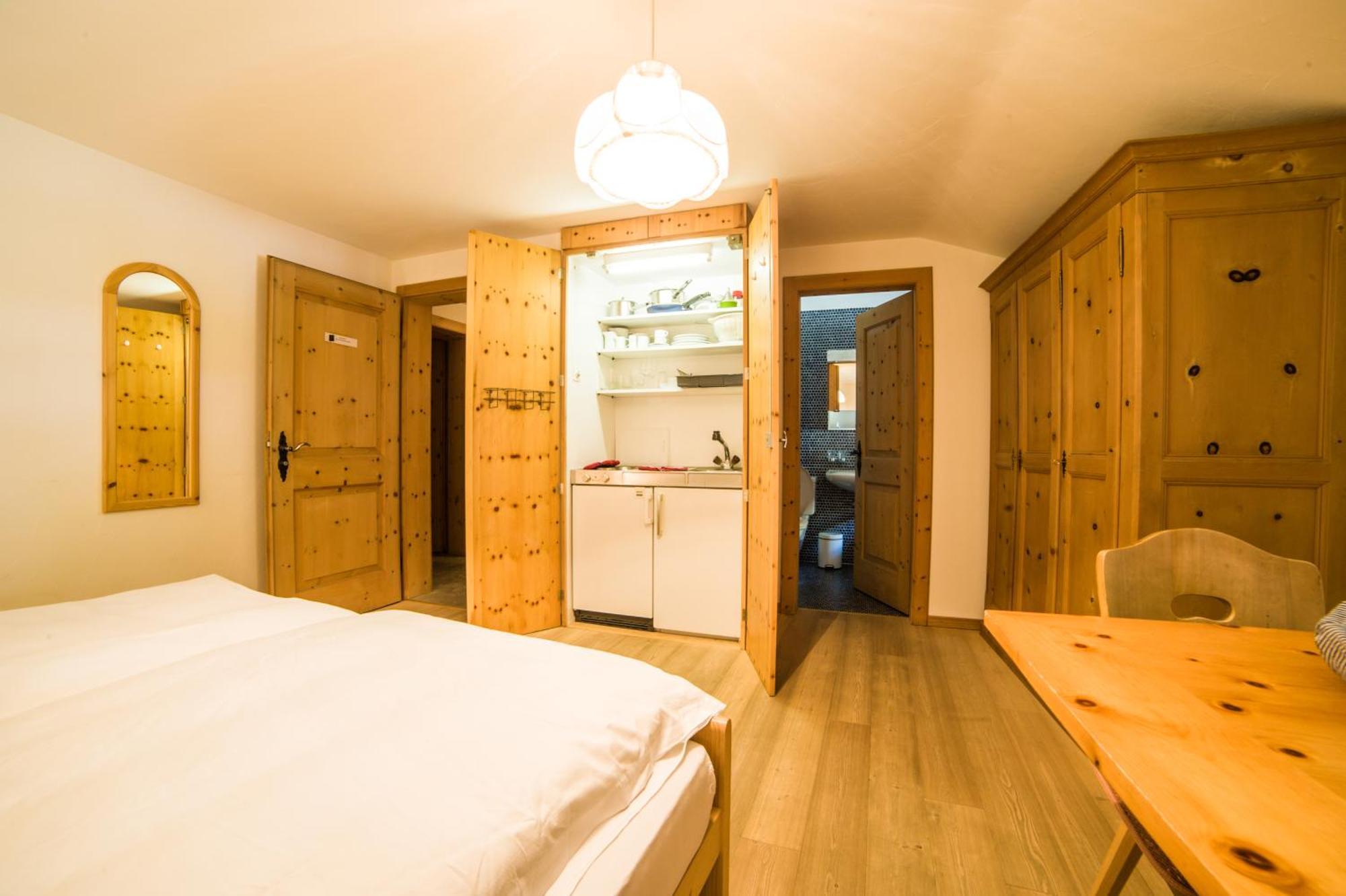 Ferienwohnung Chesa Michel Bever Zimmer foto